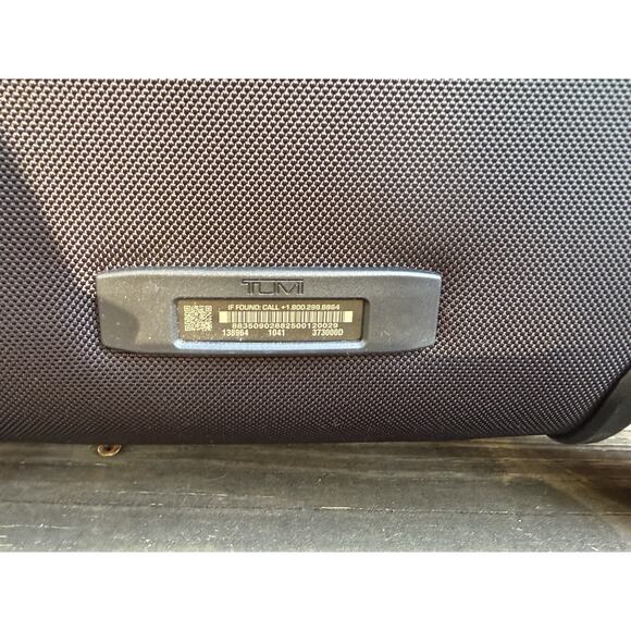TUMI McLaren Aero International Expandable 4 Wheel Carry On Luggage $1795 NEW - Picture 9 of 14